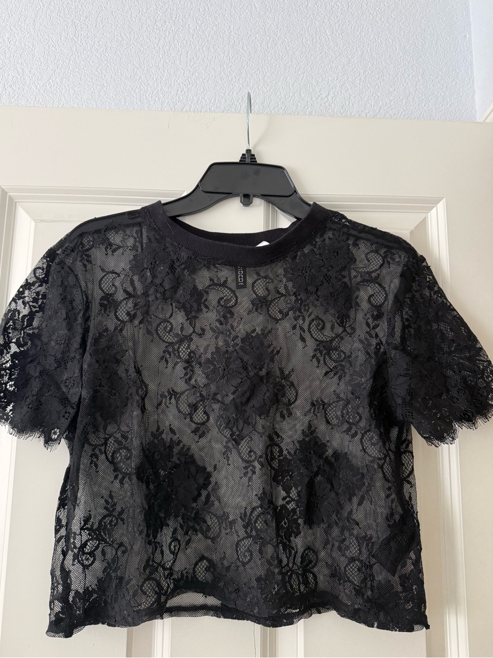 H&M Black Floral Lace Crop Top